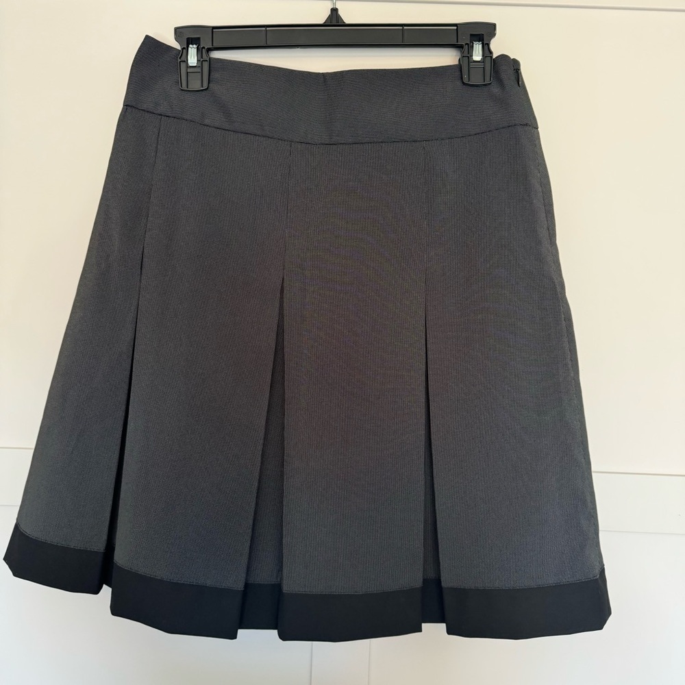 The Limited Skirt Women MEDIUM Gray Black Accent Pleated Mini Rear Zip Lined